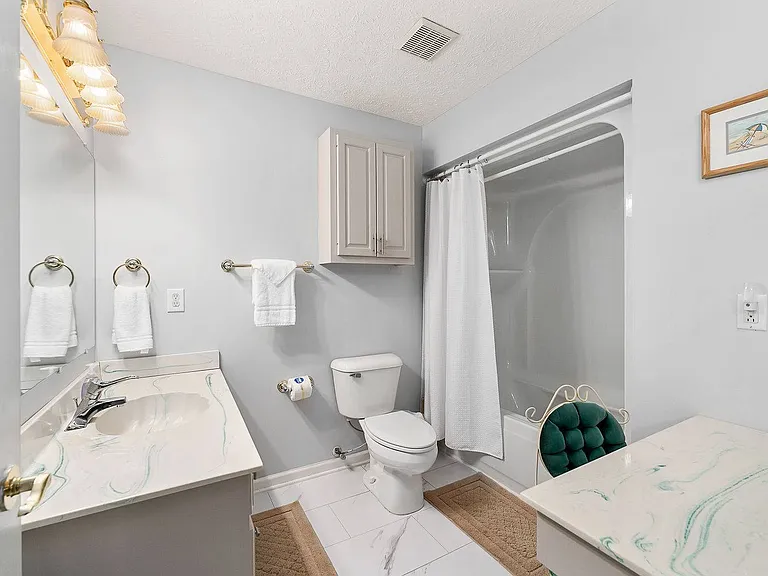 1038 Lakeside Dr — Photo 18