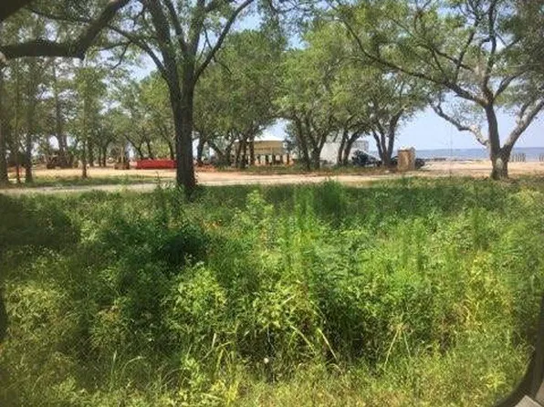 2679 Bay Grove Rd, Freeport, FL 32439