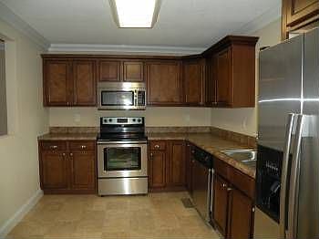 5th image of 719 S Lovell Ave