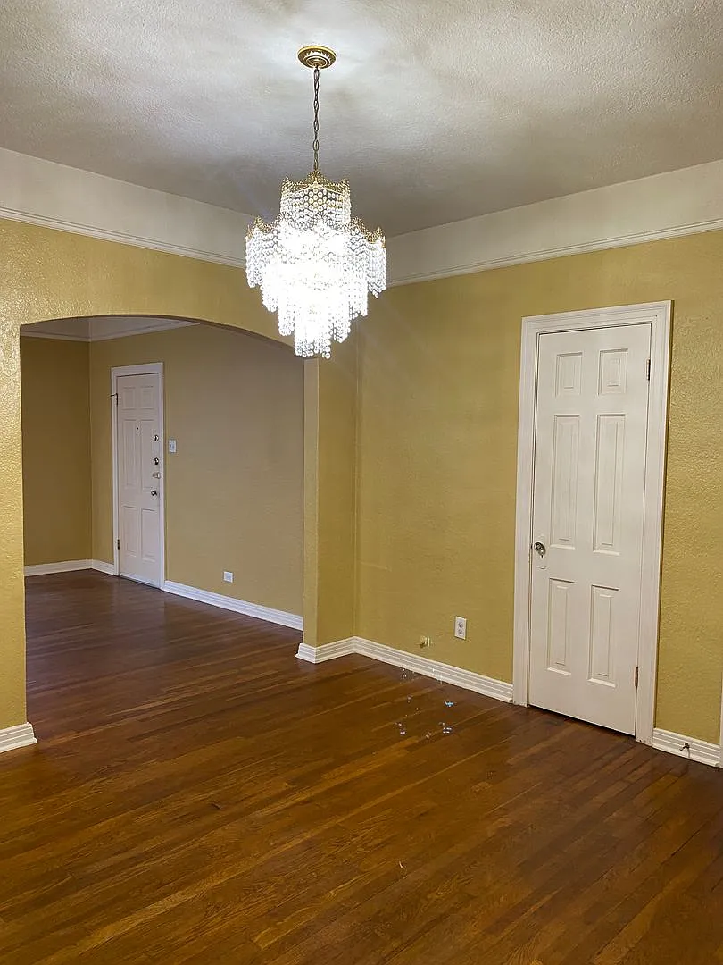 268 E Lullwood | 1-Bedroom With Den — Photo 4