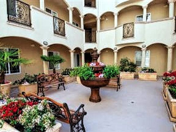 3rd image of 11911 Mayfield Ave APT 0301