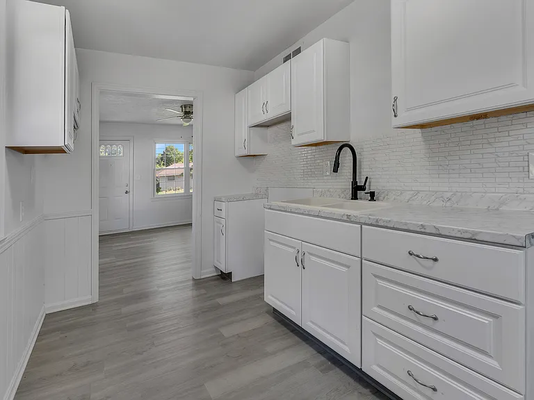 610 Elm St — Photo 6