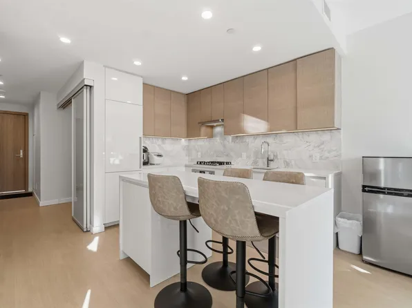 2108 Gilmore Ave #2710, Burnaby, BC V5C 0A4