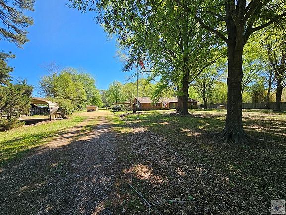 3rd image of 2705 Buchanan Loop Rd