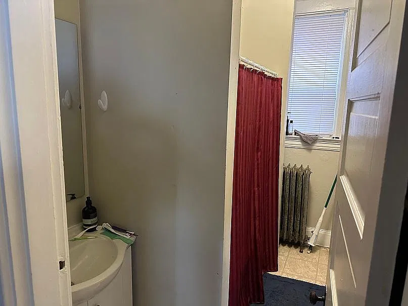 8 bed, 3248 sqft, $4,900 — Photo 3