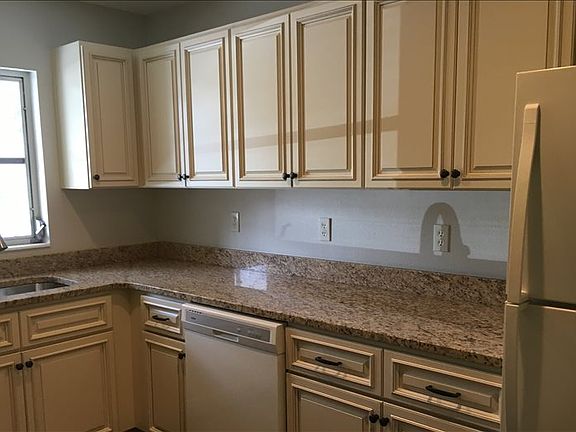 2nd image of 306 Parkview Rd