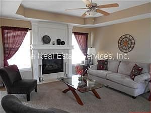 Living Room w/vaulted ceiling and heatilator fireplace