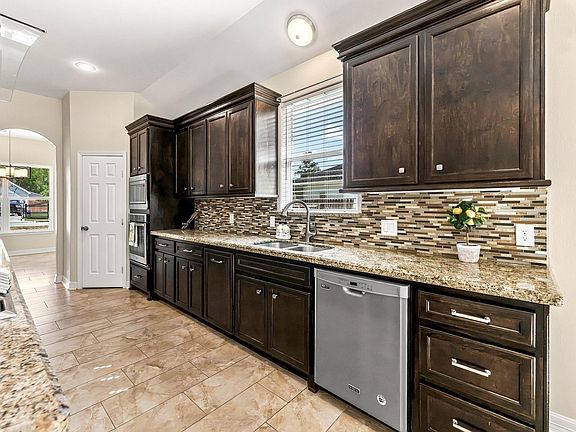 5th image of 3676 Pin Oak Dr