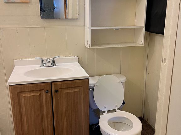 4th image of 2120 Woodbine Dr APT 2