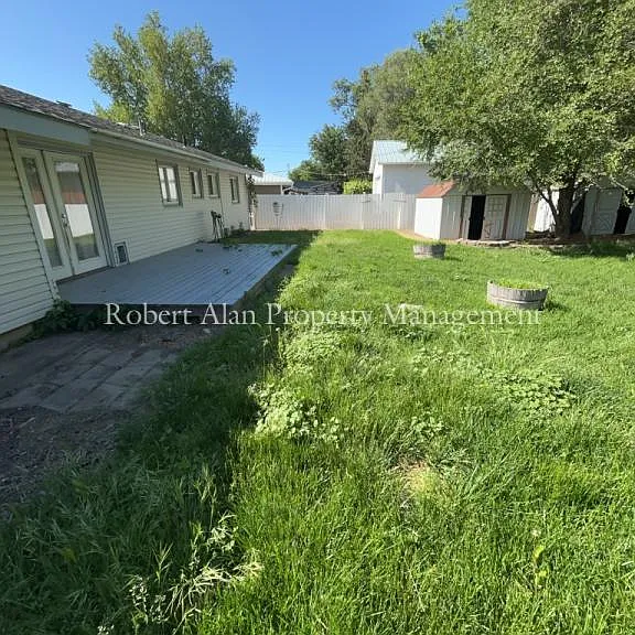 724 SW 37th St — Photo 1