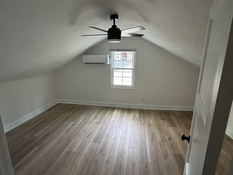 1305 Oakgrove Ave — Photo 6