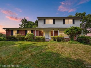 6084 Deguise Ct, Rochester Hills, MI 48306