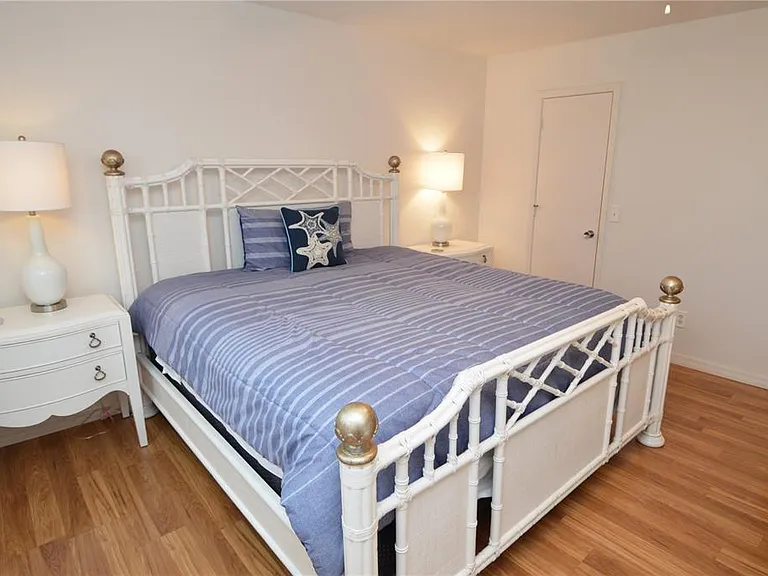 18650 Gulf Blvd #305 — Photo 34
