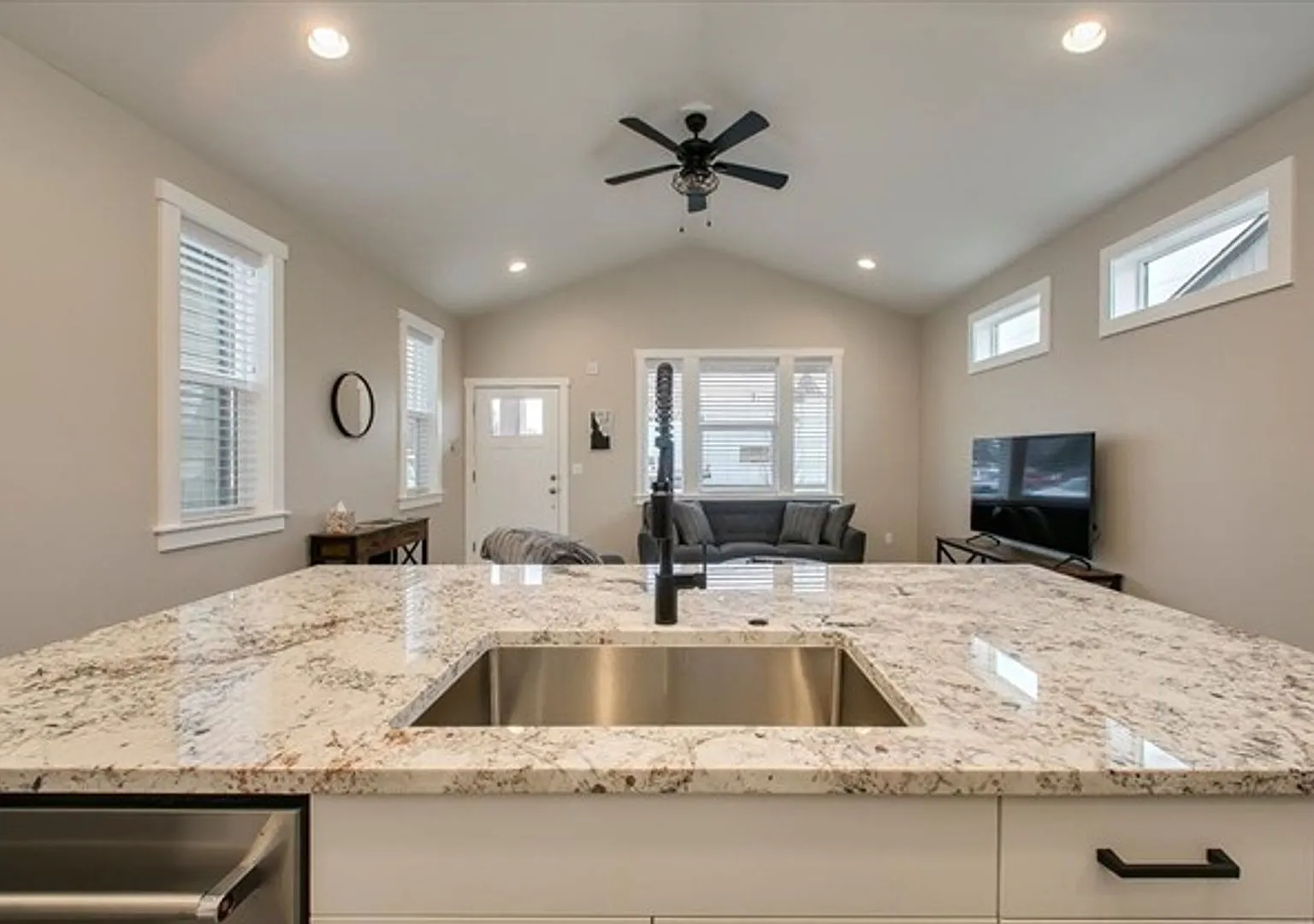 Stunning newer home in a great Boise location — Photo 4