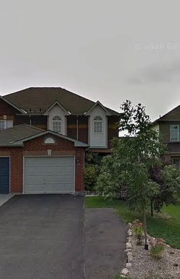 135 Mowat Cres — Photo 1