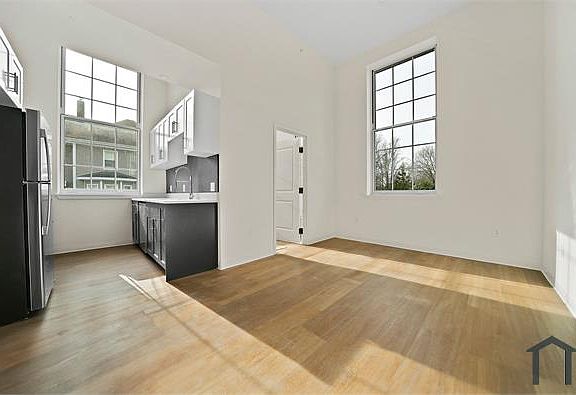 4th image of 121 North St #103