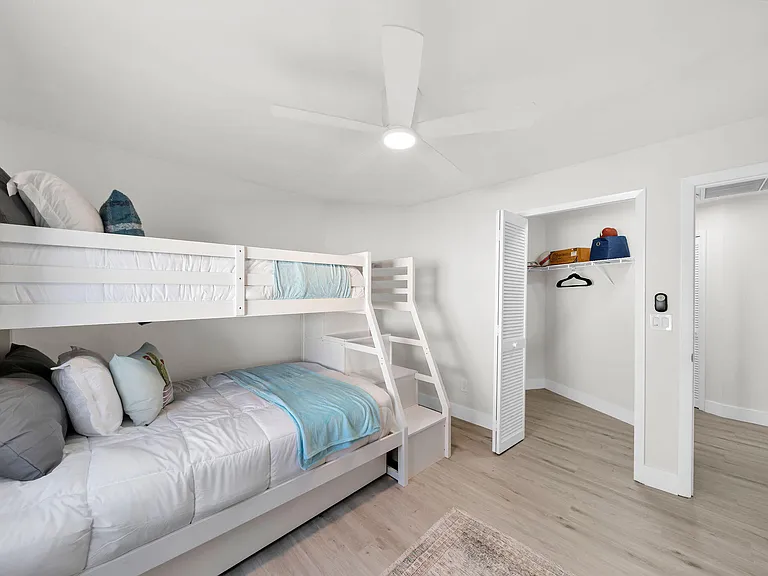 2723 SW 5th Ave — Photo 7