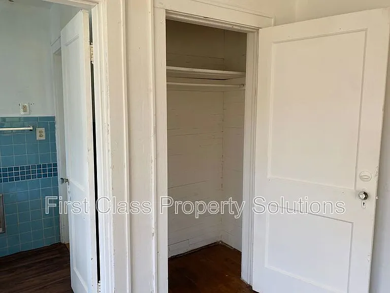 1801 N Jordan Ave — Photo 4