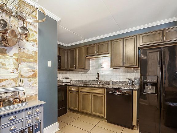 4th image of 5350 Waterbury Ln APT 1603A