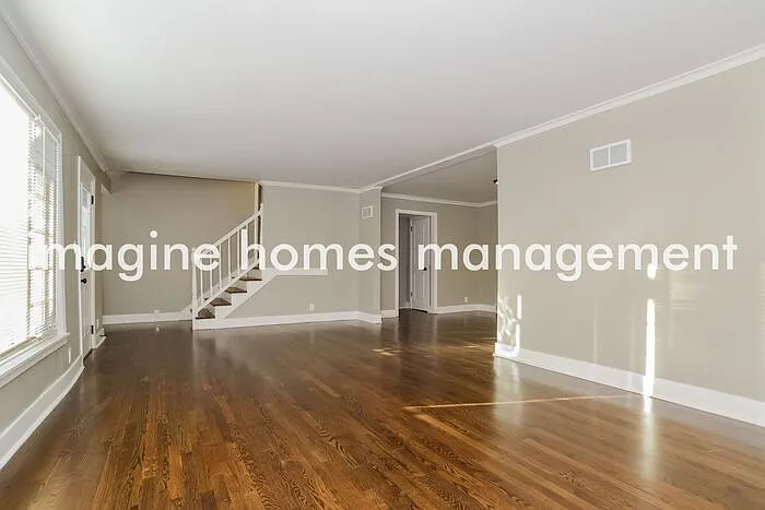 7606 Ward Pkwy — Photo 3