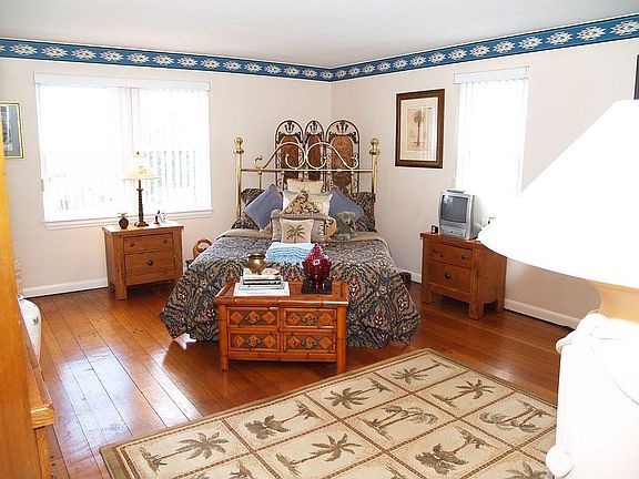 Master Bedroom Pic 1