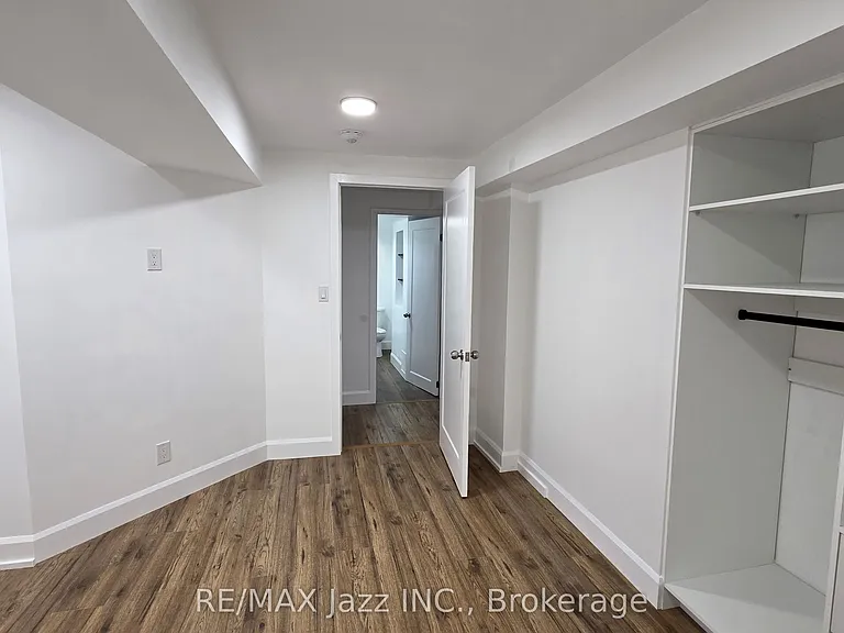 9 Maconnachie Pl #LOWER — Photo 18