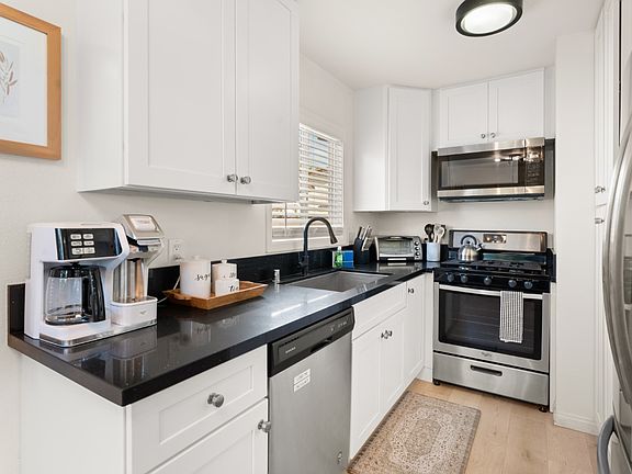 4th image of 302 Branch St #A