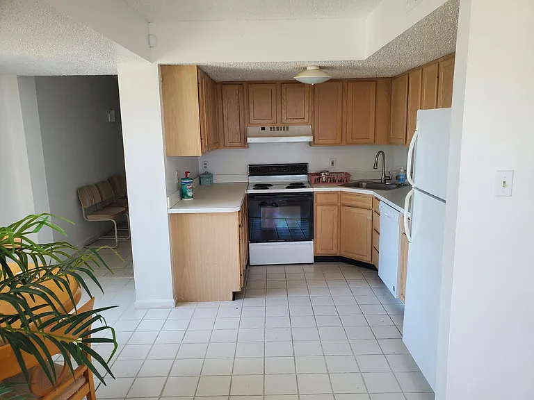 4600 W Brigantine Ave #305 — Photo 9