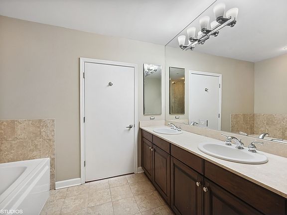 4th image of 233 E 13th St APT 1903