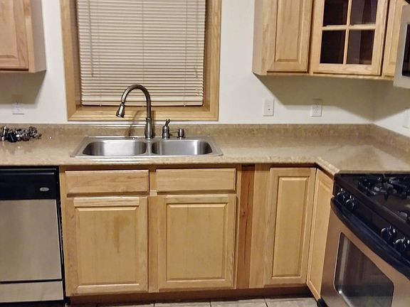 3rd image of 722 Lawson Ave E