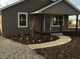 500 E 11th St, Delavan, IL 61734