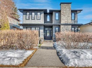 2242 W 25a St SW, Calgary, AB T3E1Y9