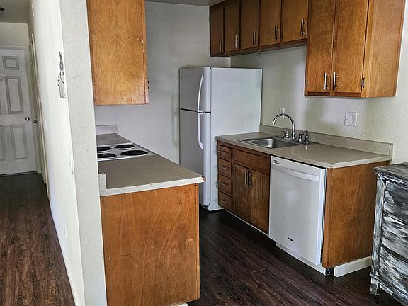 3rd image of 18441 Marquis Dr APT B