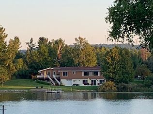 940 Sunset Dr, Iron Mountain, MI 49801