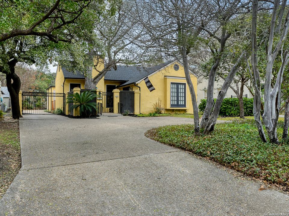 1st image of 315 COLLEGE BLVD