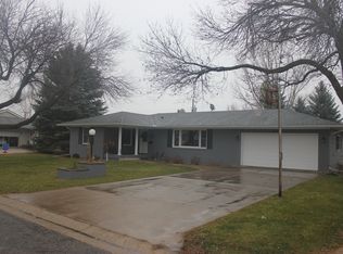 807 26th St, Spirit Lake, IA 51360