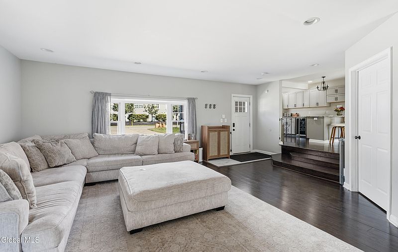 3rd image of 623 Mariaville Road