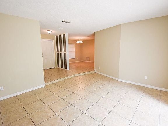 2nd image of 586 Gran Paseo Dr