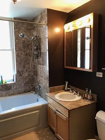2050 W Augusta Blvd #2 — Photo 8