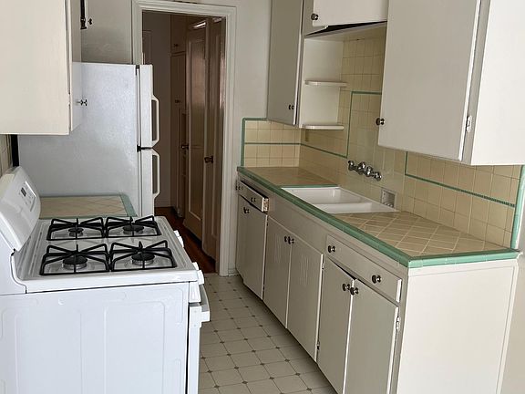 3rd image of 425 S Cloverdale Ave #425