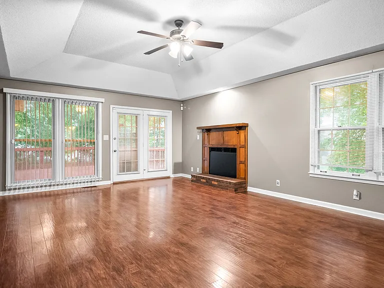 735 Cayce Dr — Photo 8