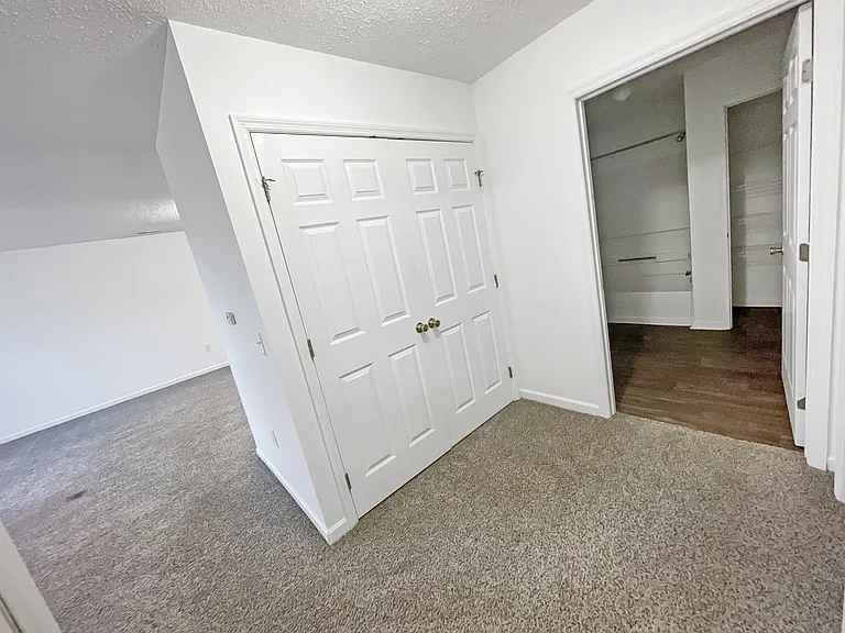 Amesbury Apartments — Photo 18