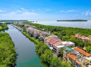 6150 Paradise Point Dr #6150, Miami, FL 33157