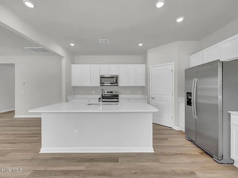 1095 Hanson Dr — Photo 7
