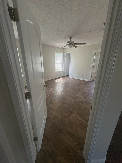 3 bed, 1200 sqft, $1,550 — Photo 3
