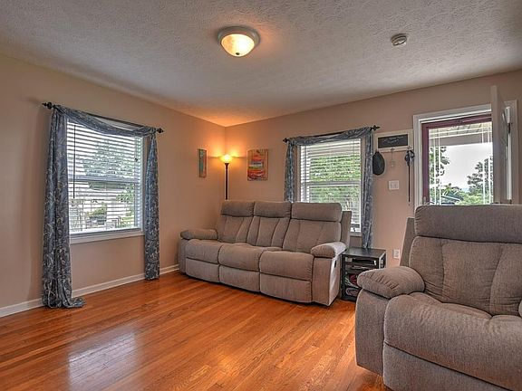 4th image of 2533 Lafayette Cir