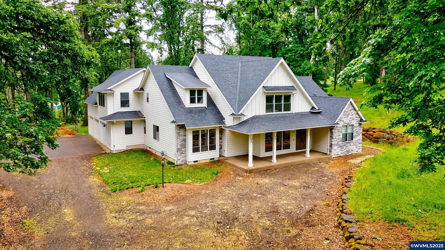 2720 Tara Way SE photo 1