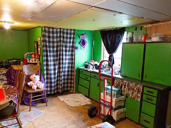 4th image of 738 Antonio St