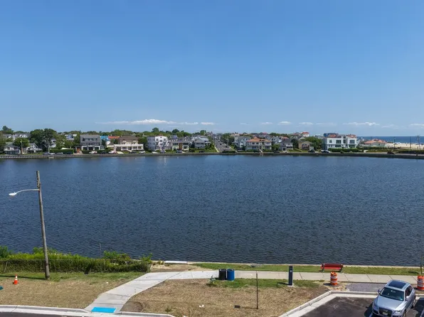 202 Deal Lake Dr #U-205, Asbury Park, NJ 07712