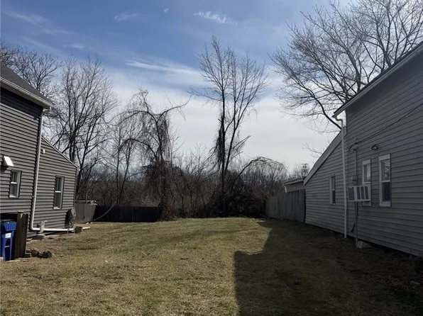 2825 York Ave, Cleveland, OH 44113